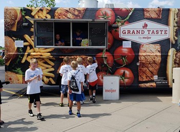 New Product Launch: How Food Trucks can Help You Stand Out